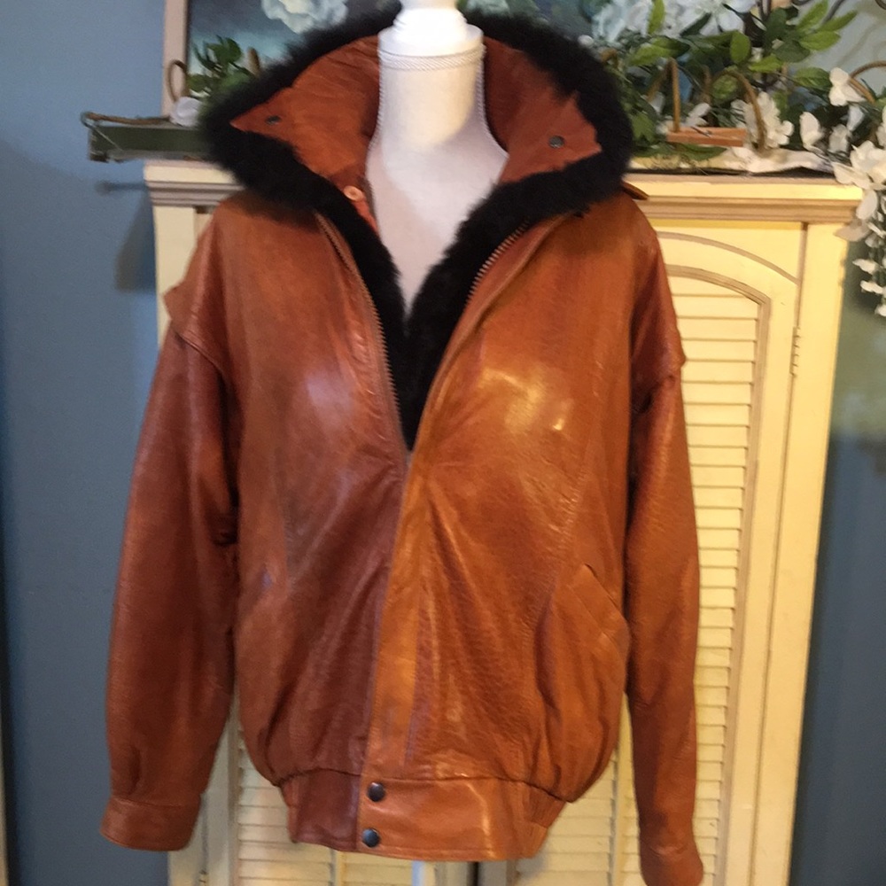 VNT  leather bomber jacket 38 removal fur vest